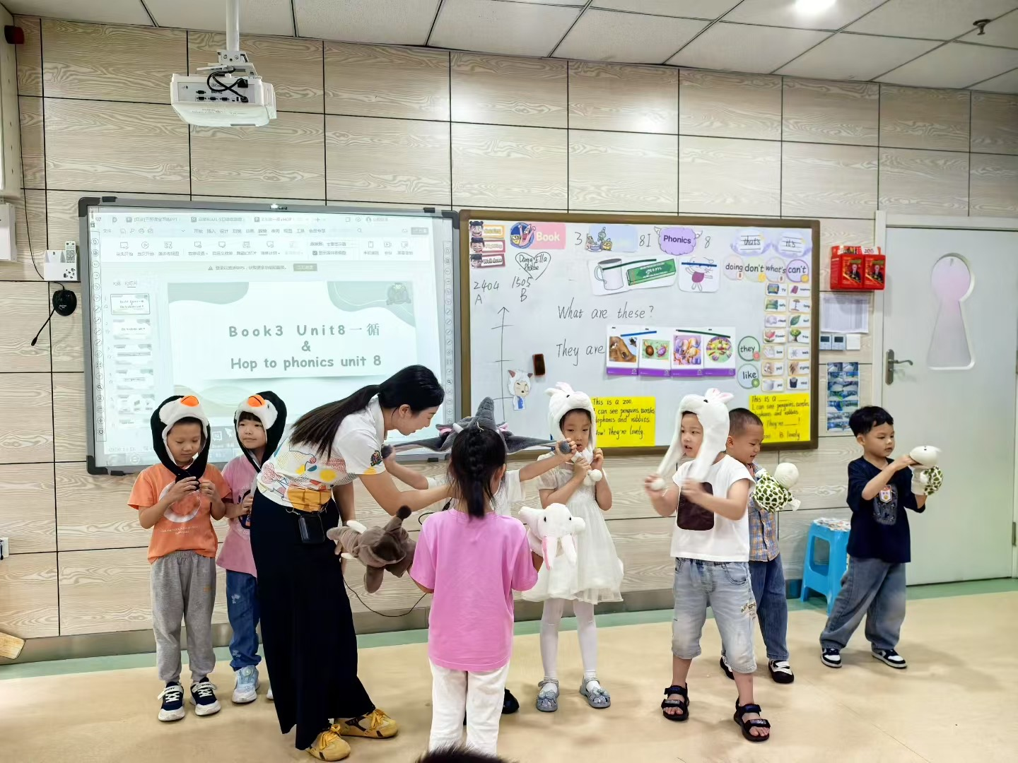 西安少儿英语启蒙怎么选? 聊聊天童教育的启蒙课 (图2) 西安少儿英语启蒙怎么选? 聊聊天童教育的启蒙课 (图2)